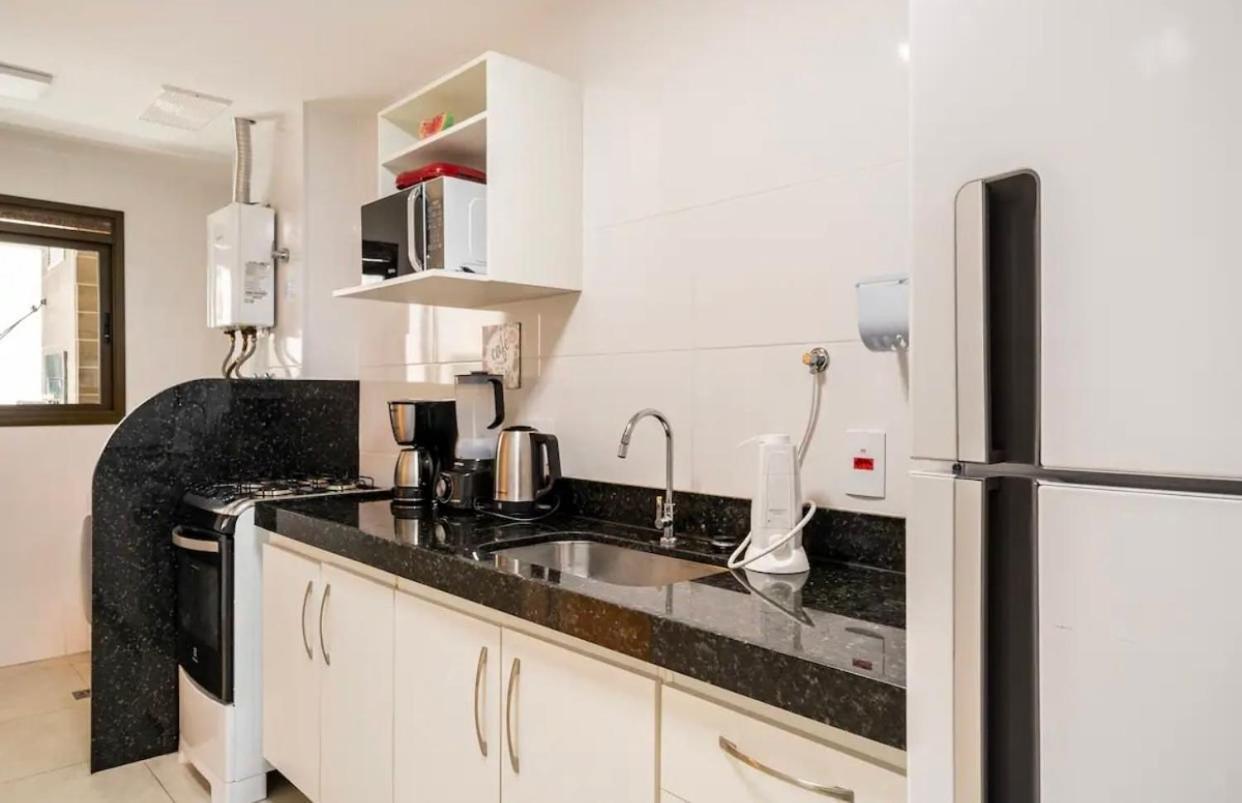 Apartamentos De 2 Quartos Com Piscina Na Praia Dos Anjos Арраял-ду-Кабу Экстерьер фото